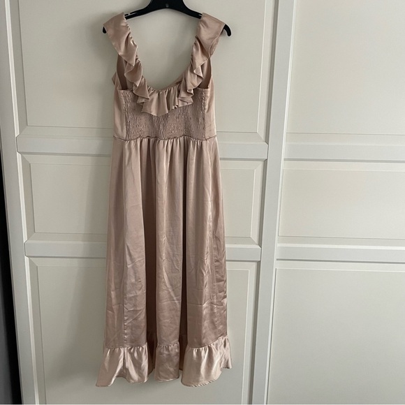 Show me your Mumu Alexis ruffled satin midi dress with belt 20316 - Picture 7 of 16